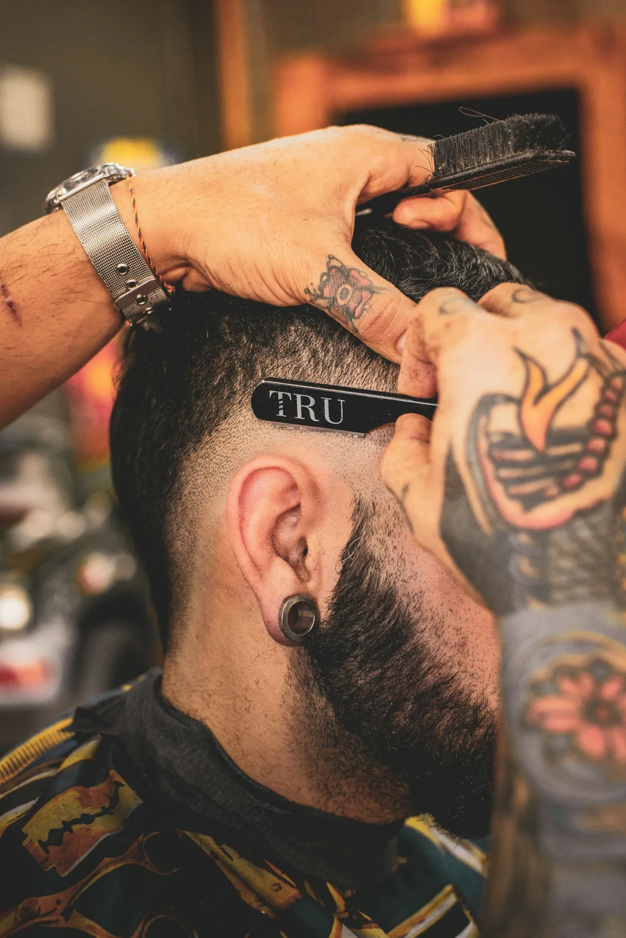 Perfilado de barba y patillas a navaja