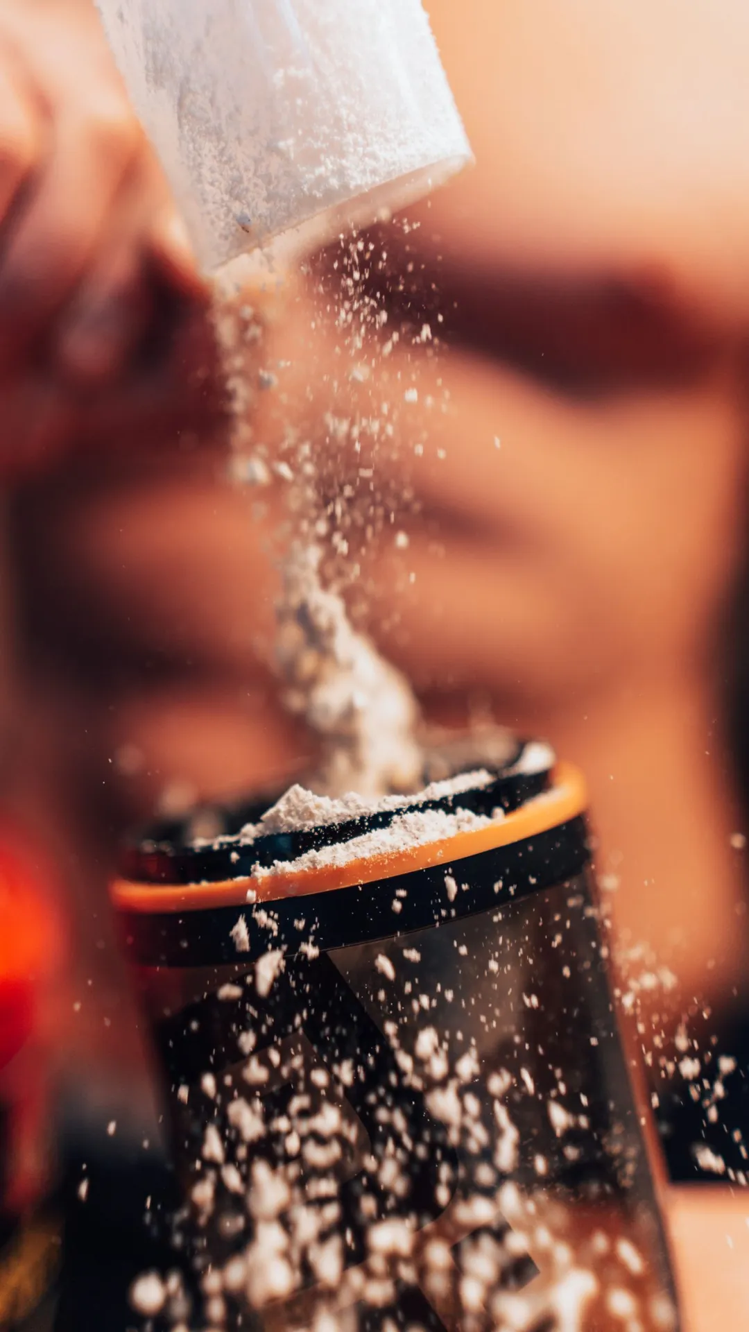 Proteína cayendo dentro de un shaker